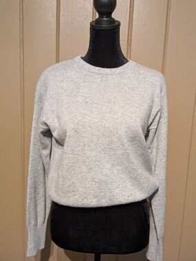 Uniqlo Gray Knit Crewneck Sweater